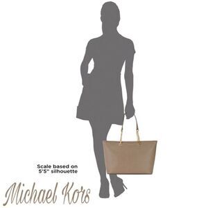 ✨4XHP✨Jet Set Leather Chain Tote✨